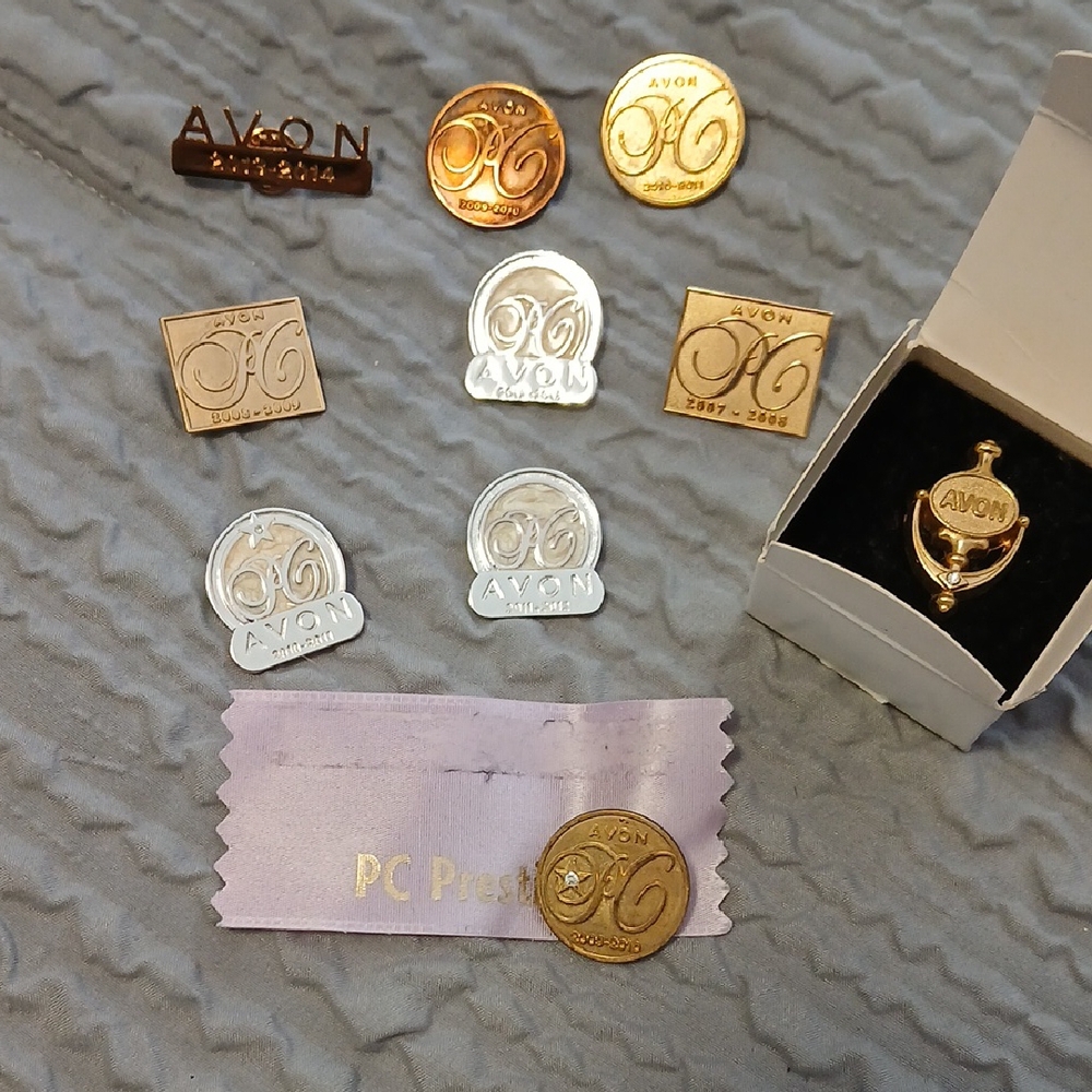 💋Avon Presidents Club Award Pins